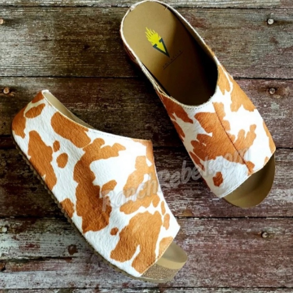 Volatile Verena calf hair wedge size 9